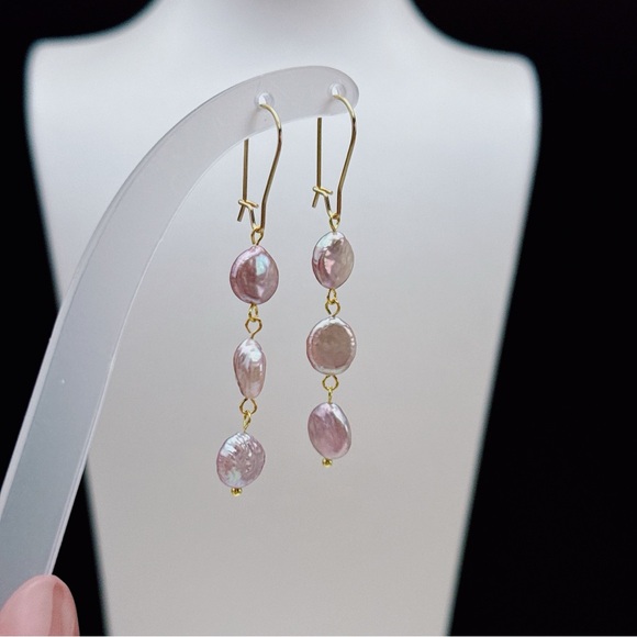 26E77 Handmade Freshwater Baroque Coin Pearl Huggies Earrings - Picture 7 of 9